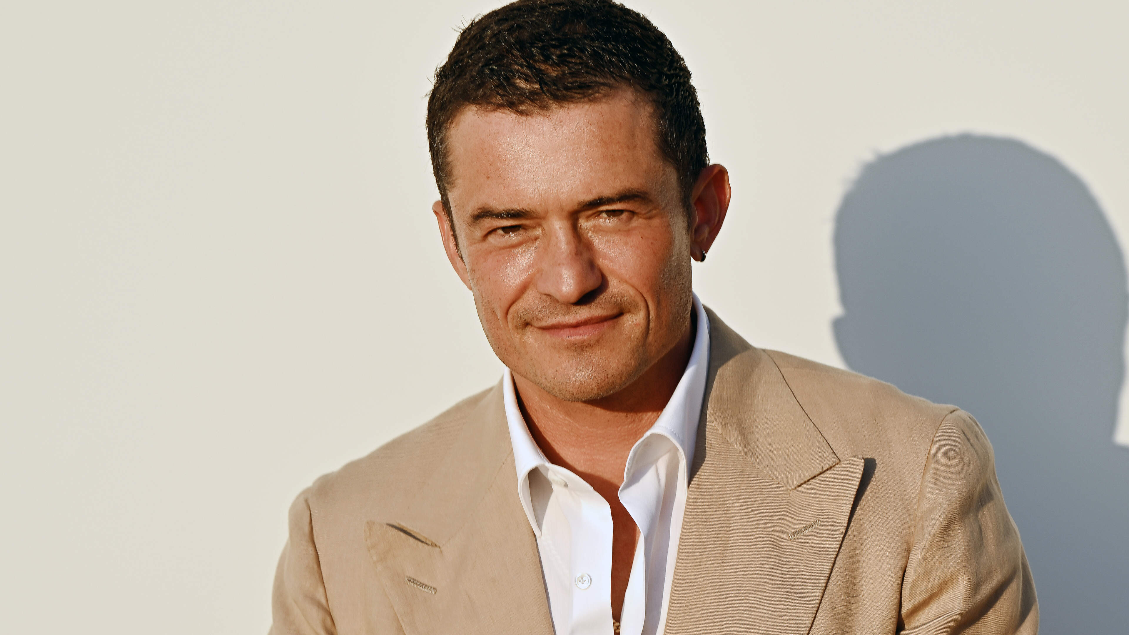 Orlando Bloom (49) date alweer een paar maanden met 28-jarig Zwitsers model Luisa: ’Ze zijn heel schattig en aanrakerig’